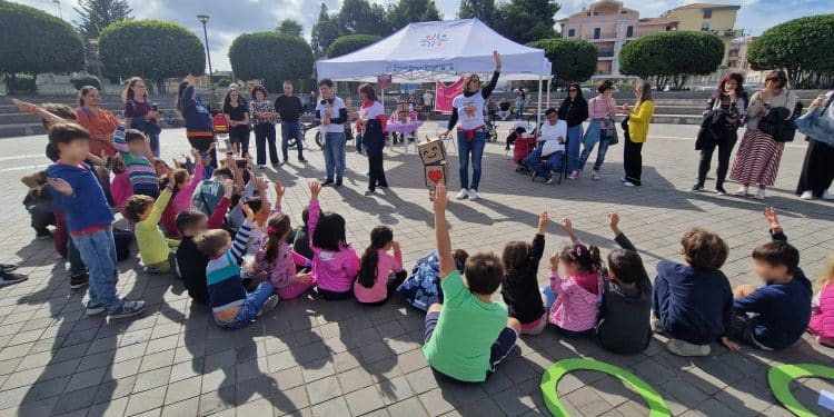 Pirri senza frontiere: all’ex Vetreria la festa dei giochi di cartone per la gioia dei bambini