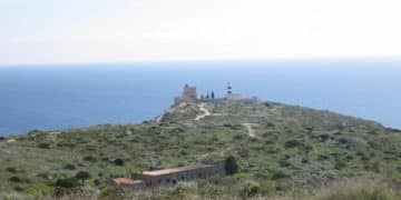 Cagliari, mezza giornata per percorrerli: al Colle di Sant’Elia arrivano i nuovi sentieri per le escursioni