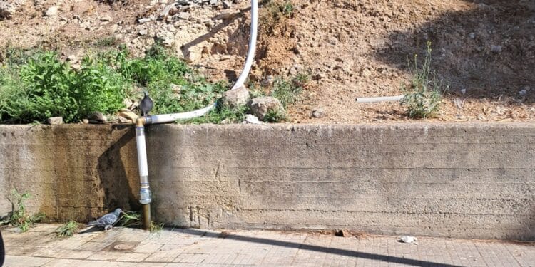 Riparata la perdita idrica su via Borgo S. Elia a Cagliari, il Grig: “Gestione vergognosa dell’oro blu”