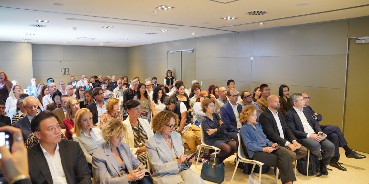 Turismo, la Cina scopre la Sardegna: con la campagna Huawei prenotazioni online più che raddoppiate