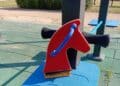 Monserrato, inciviltà al parco della Memoria: ragazzini scatenati distruggono i giochi dei bambini