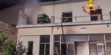 Paura nella notte a Serdiana, fiamme in un’abitazione