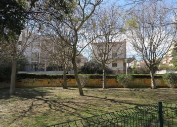 Cagliari, attimi di terrore in via Koch: donna molestata e colpita con un pugno in faccia nell’area cani
