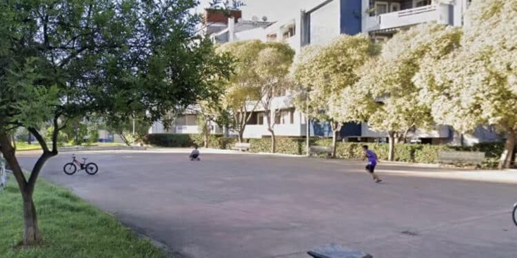 Cagliari, la targa dedicata alle vittime della strada distrutta da alcuni giovani: “Danneggiare l’arredo pubblico è ‘Figo’?”
