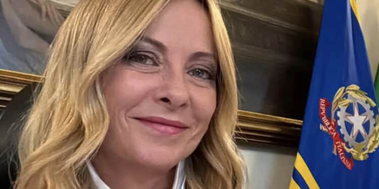 Giorgia Meloni registra la sua voce all’ufficio europeo contro i fake