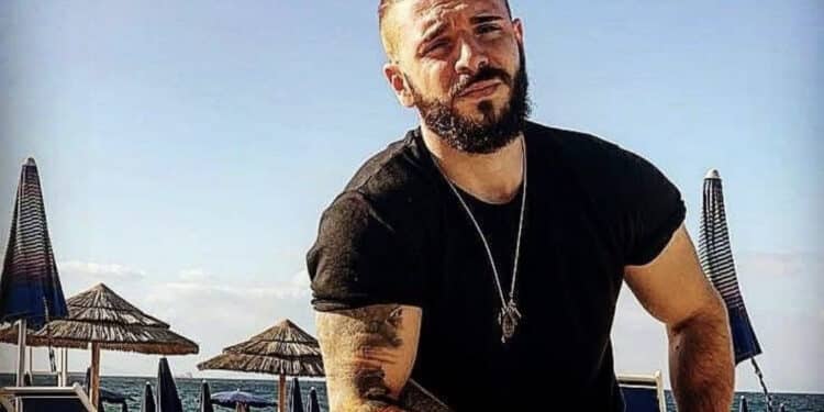 Stintino, travolto dalle onde mentre pesca su uno scoglio: disperso il 37enne Marcello Fini