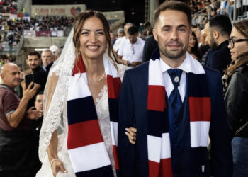 Cagliari, Davide e Federica sposi all’Unipol Domus: il sogno d’amore in rossoblù