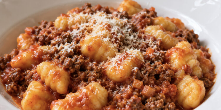 La cultura nel piatto, gnocchi di patate al ragù di carne