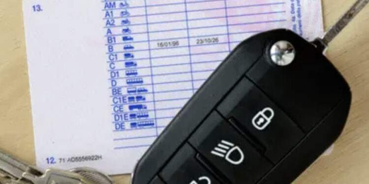 Nuovo Codice della Strada, per la patente B dai 50 ai 65 anni niente più rinnovo ogni 5 anni