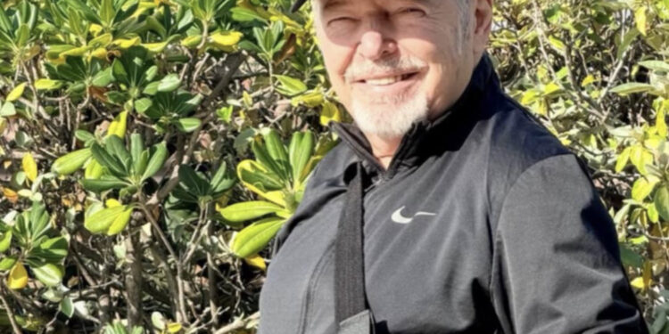 Vasco Rossi cade dalla bici e si rompe i legamenti della spalla: “Tanta fisioterapia, sempre rock!”