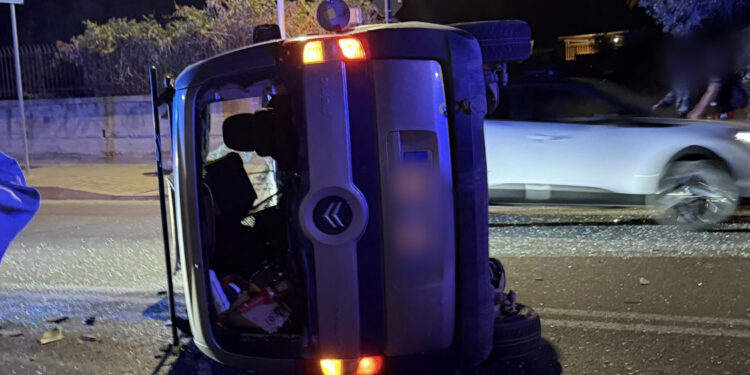 Quartu, perde il controllo dell’auto e ne colpisce una in sosta: paura a Margine Rosso