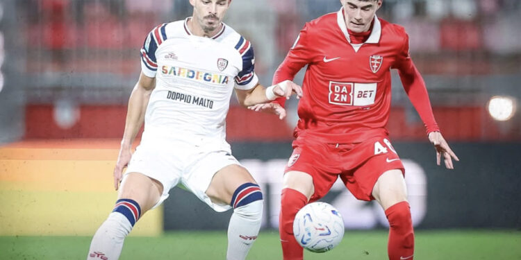 Monza-Cagliari 4-0, il poker della vergogna: Pisacane cambia modulo, rossoblù smarriti