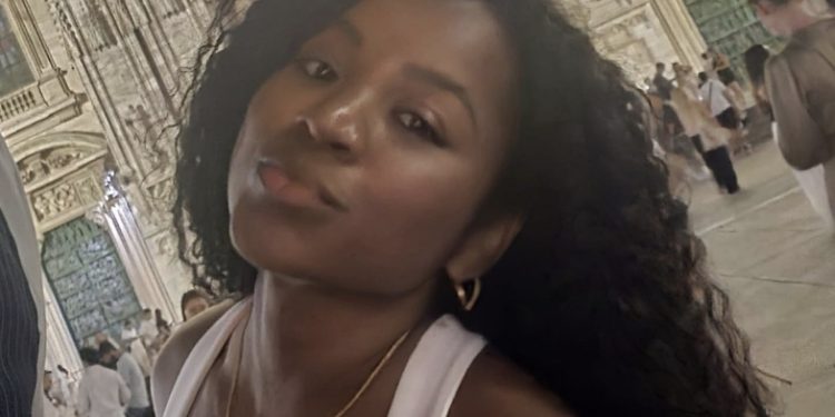 Uccide la fidanzata a coltellate e poi si costituisce: “Mi sono difeso”
