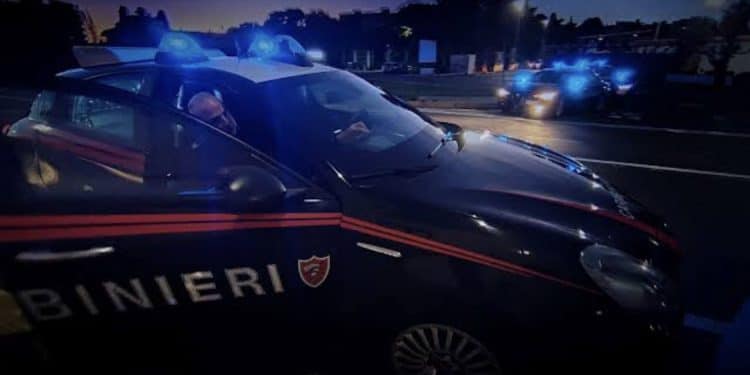 Cagliari, ennesima notte movimentata in città: un ragazzo pestato con un tubo di ferro, altri feriti da calci e pugni