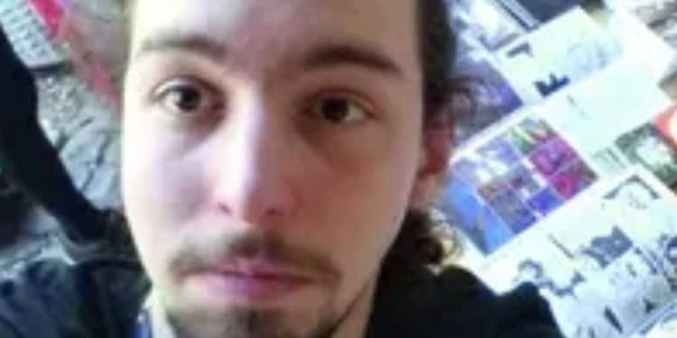 Tenta di fermare il treno in corsa ma scivola sui binari: Riccardo muore a 33 anni
