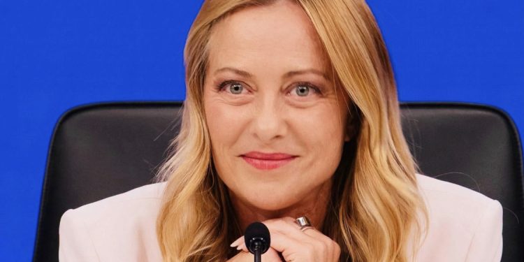 Approvata la legge di bilancio da 26 miliardi: niente bollo auto, Irpef al 33% fino 55mila euro di reddito