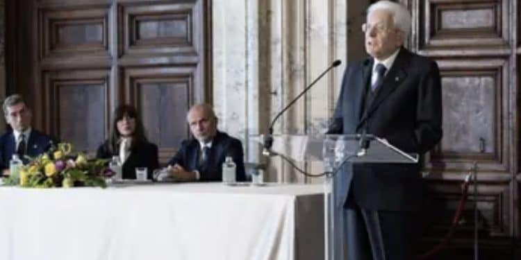 No vax, l’affondo di Mattarella: “Ricerca e scienza salvano vite umane”