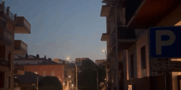 Cagliari, in via La Nurra i lampioni fanno le bizze: luci che si spengono e si riaccendono
