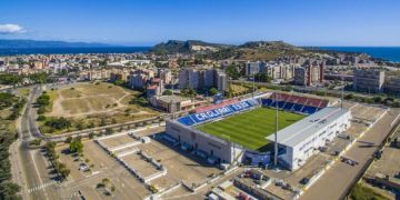 Cagliari, 22 camion bar spostati in curva sud alla Unipol Domus