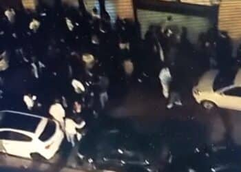 Cagliari: riaprono i locali più gettonati in centro e scoppia il caos: chiasso, urla da stadio e sporcizia