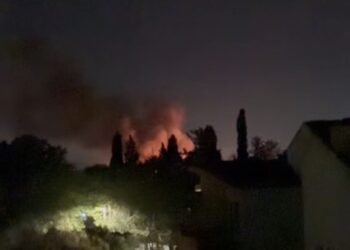 Quartu, camper e villetta a fuoco nel cuore della notte: il boato spaventa i cittadini