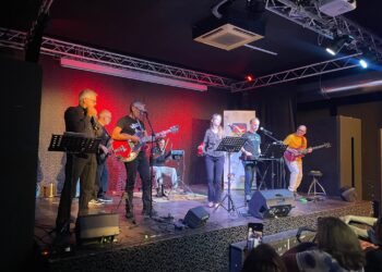 Quando la cura sale sul palco: i medici di “Non solo Ippocrate” conquistano il pubblico ANMIC con musica e ironia