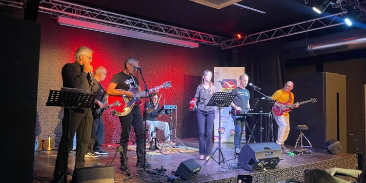 Quando la cura sale sul palco: i medici di “Non solo Ippocrate” conquistano il pubblico ANMIC con musica e ironia