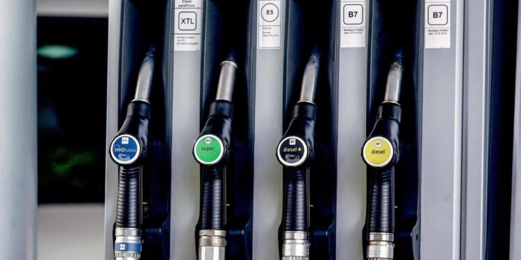 Carburanti alle stelle, saltano il taglio delle accise e il price cap: in Sardegna risalgono i prezzi