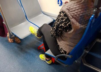Cagliari: “Altro che ragazzini maleducati sul bus, guardate questa signora”