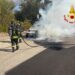 Elmas, auto prende fuoco mentre percorre viale Cagliari