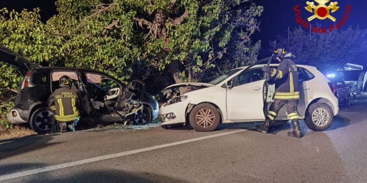 Scontro frontale tra due auto all’ingresso di Elmas: un ferito in codice rosso