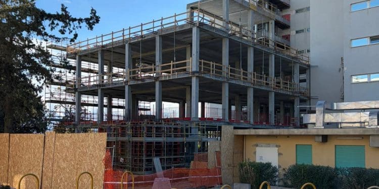 Cagliari, al Businco sale operatorie ancora chiuse e ricoveri in calo: “Che fine hanno fatto i pazienti oncologici?”