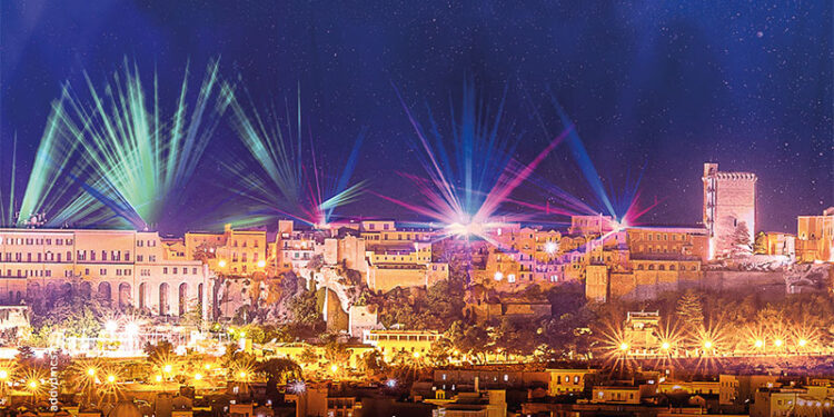 Cagliari, ore decisive per la scelta del super ospite protagonista del Capodanno low cost