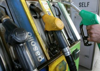 Caro carburanti, stipendi e costo della vita, tutti in piazza a Cagliari: “Basta pagare due volte la crisi”