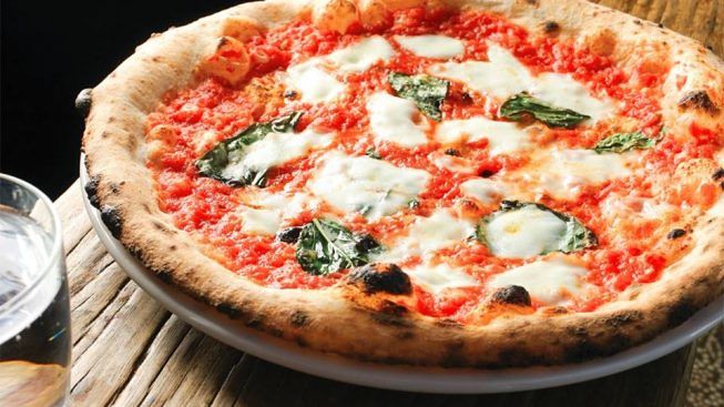 Pizza margherita, semplice ma gustosa: la ricetta per prepararla - Casteddu  On line
