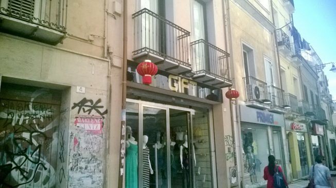 Via Garibaldi, altri 10 negozi chiusi. E intanto arrivano i cinesi -  Casteddu On line
