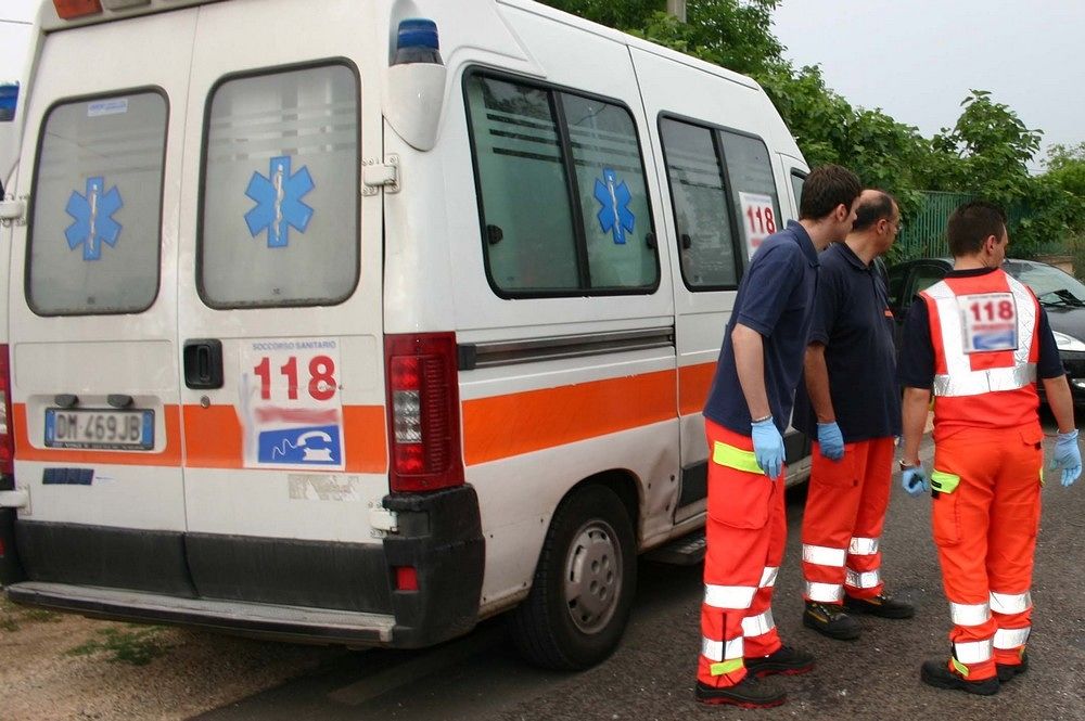 Oristano Crolla Una Parete In Cemento Camionista Travolto Muore 