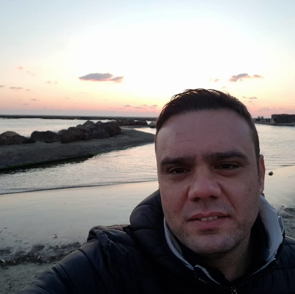 Carabiniere Spara Alla Moglie Poi Tiene In Ostaggio Le Due Figlie Le 