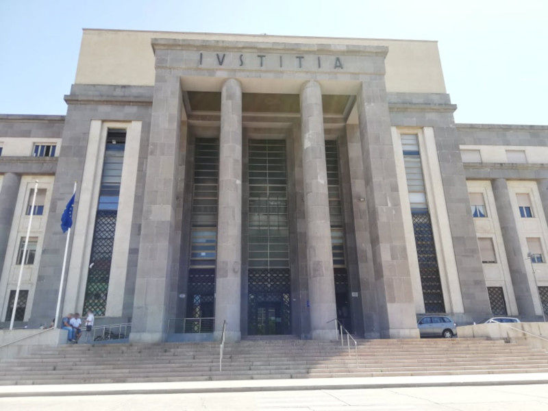 Morì nell’incendio in casa il marito sarà processato a Cagliari per